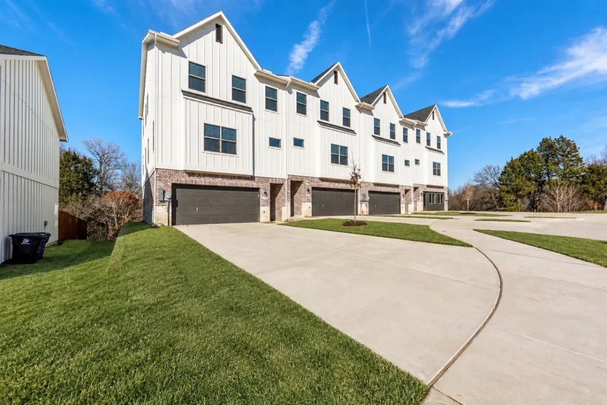 4BR Townhouse for Sale in Dallas, TX