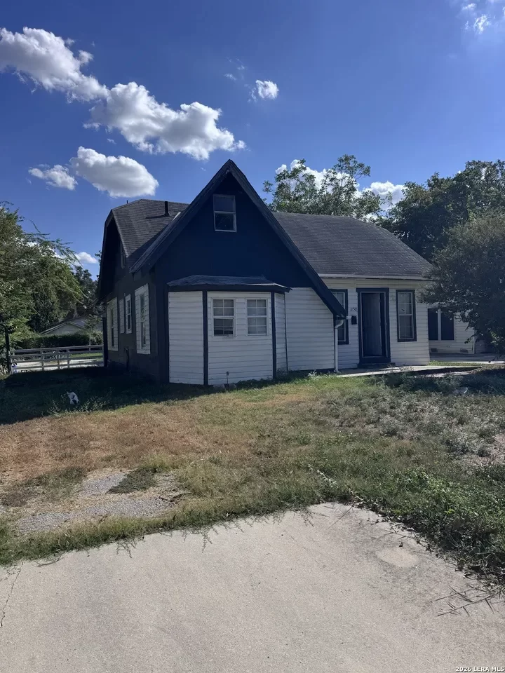 2BR House for Sale in San Antonio, TX