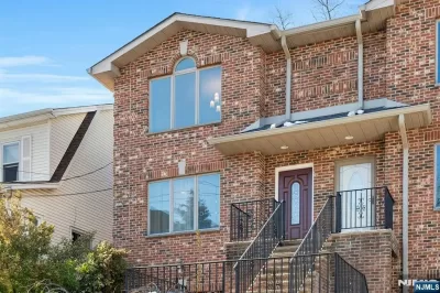 4BR Townhouse for Sale in Cliffside Park, NJ