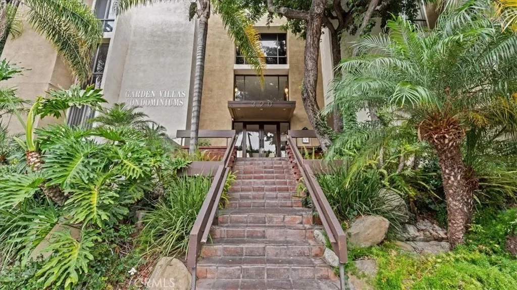 Condo for Sale in Los Angeles, CA