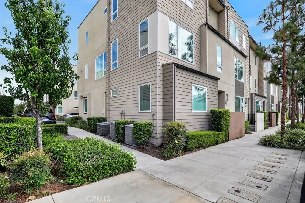 4BR Townhouse for Sale in Downey, CA