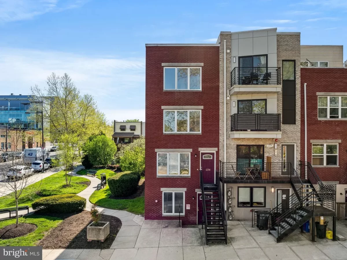 5BR Townhouse for Rent in Philadelphia, PA