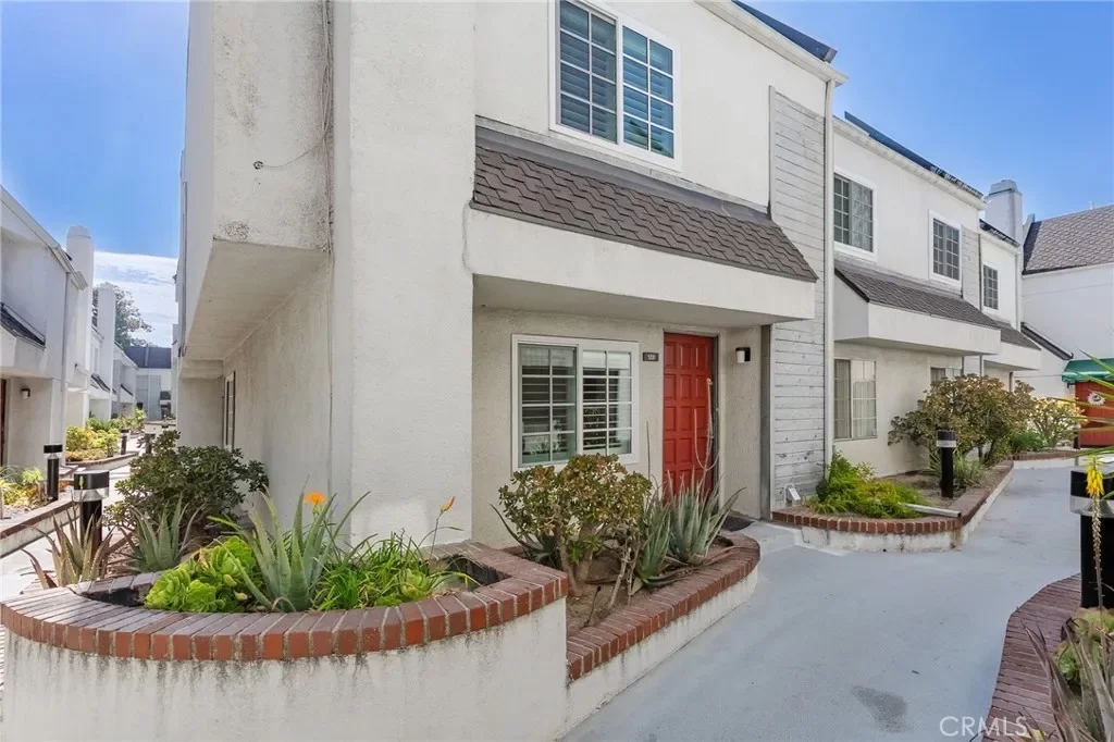 2BR Condo for Sale in Glendale, CA