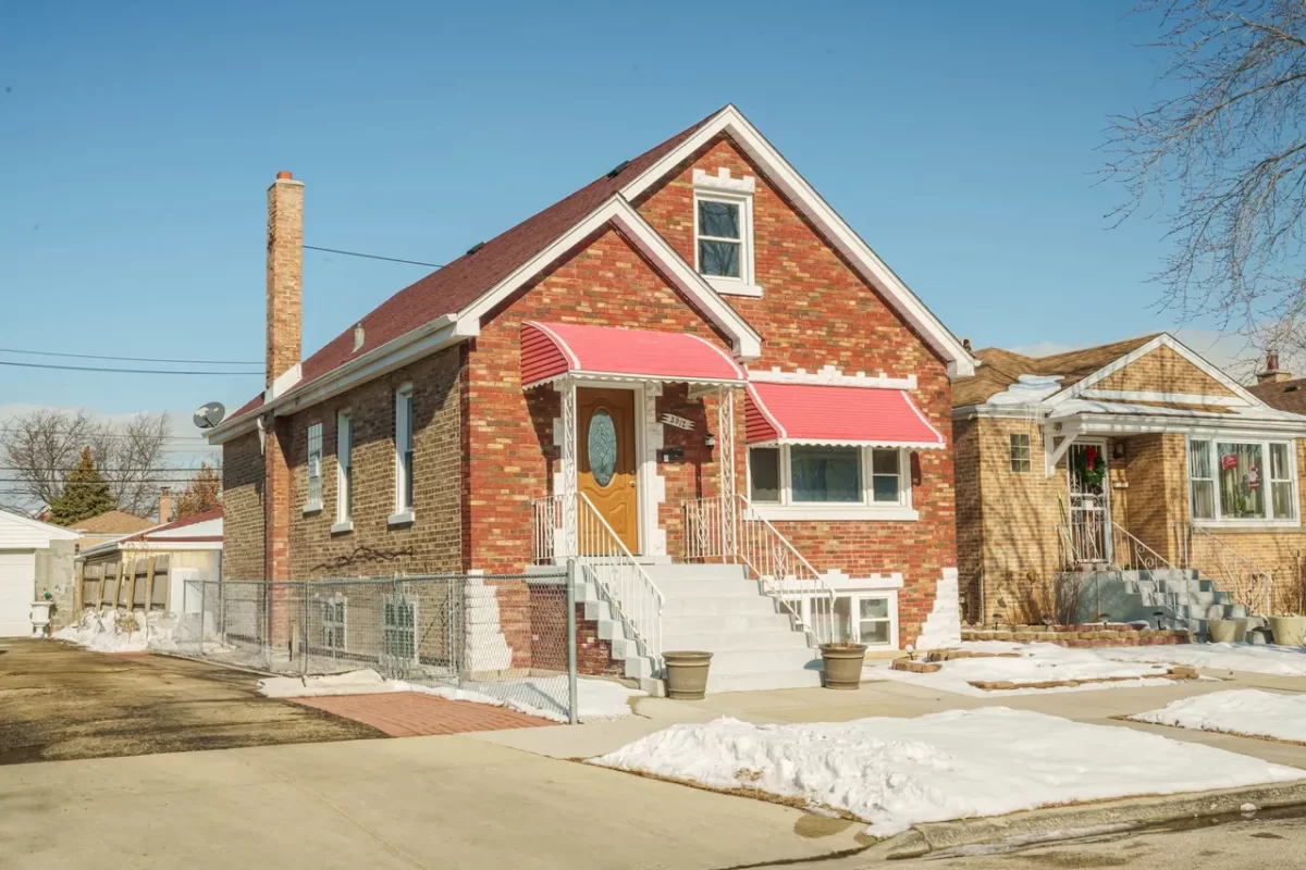 4BR House for Sale in Chicago, IL