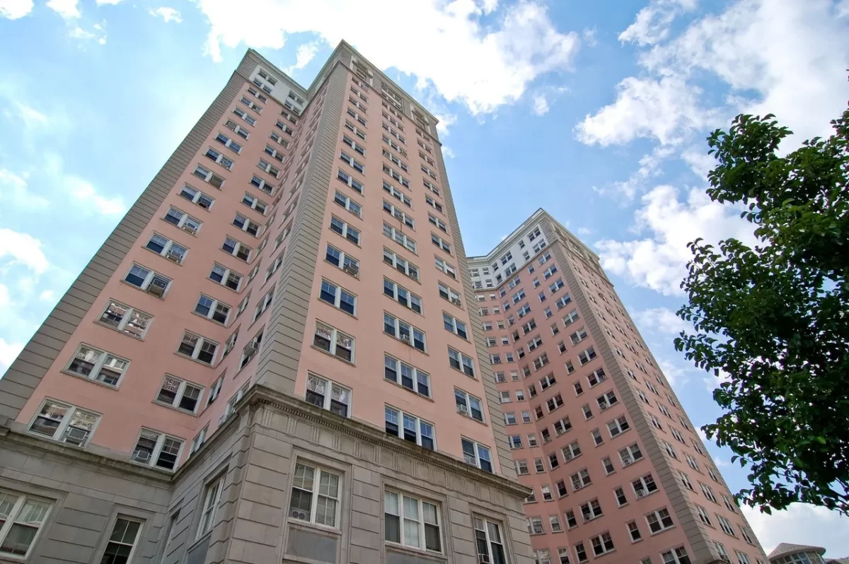 2BR House for Sale in Chicago, IL