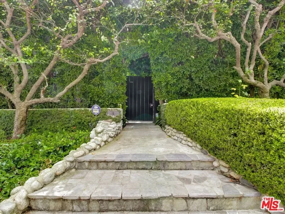 2BR Condo for Sale in West Hollywood, CA