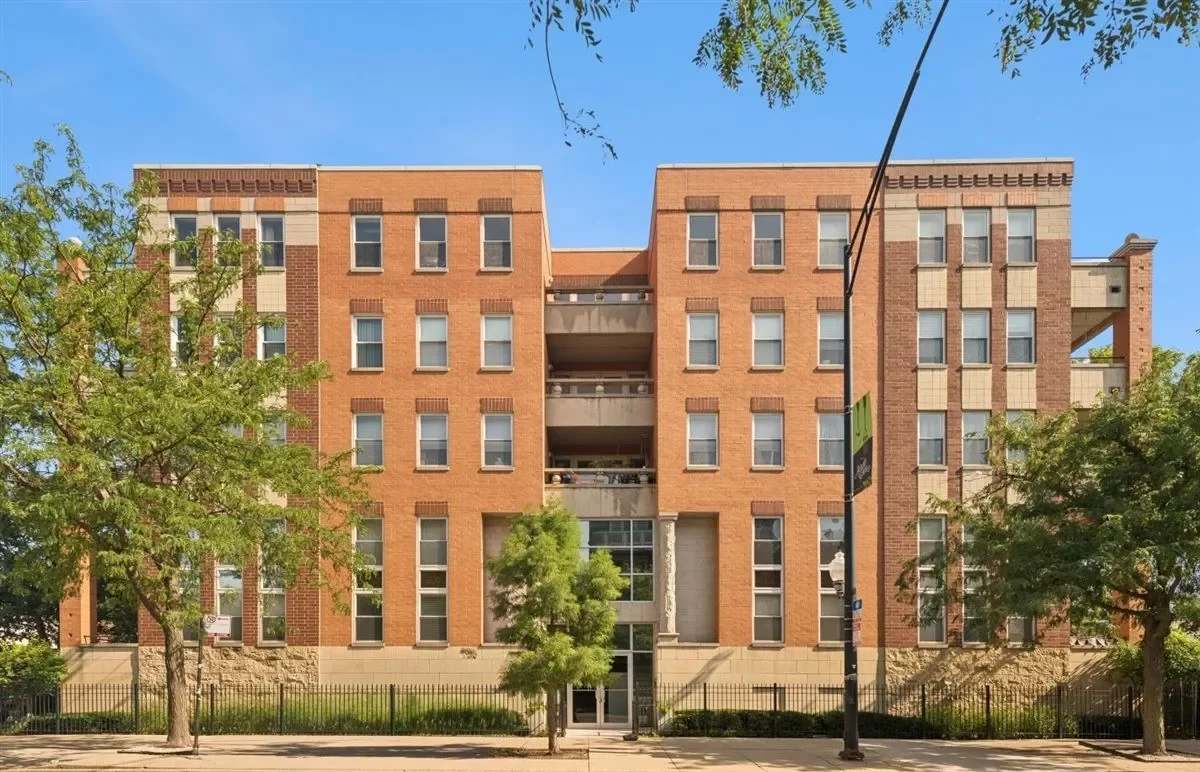2BR Condo for Sale in Chicago, IL