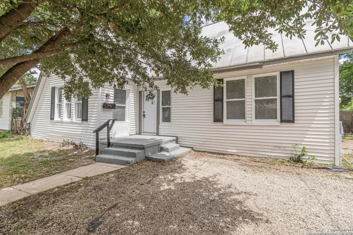 2BR House for Sale in San Antonio, TX