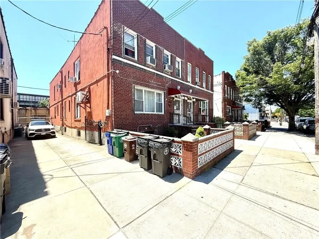8BR Multi-Family for Sale in Brooklyn, NY