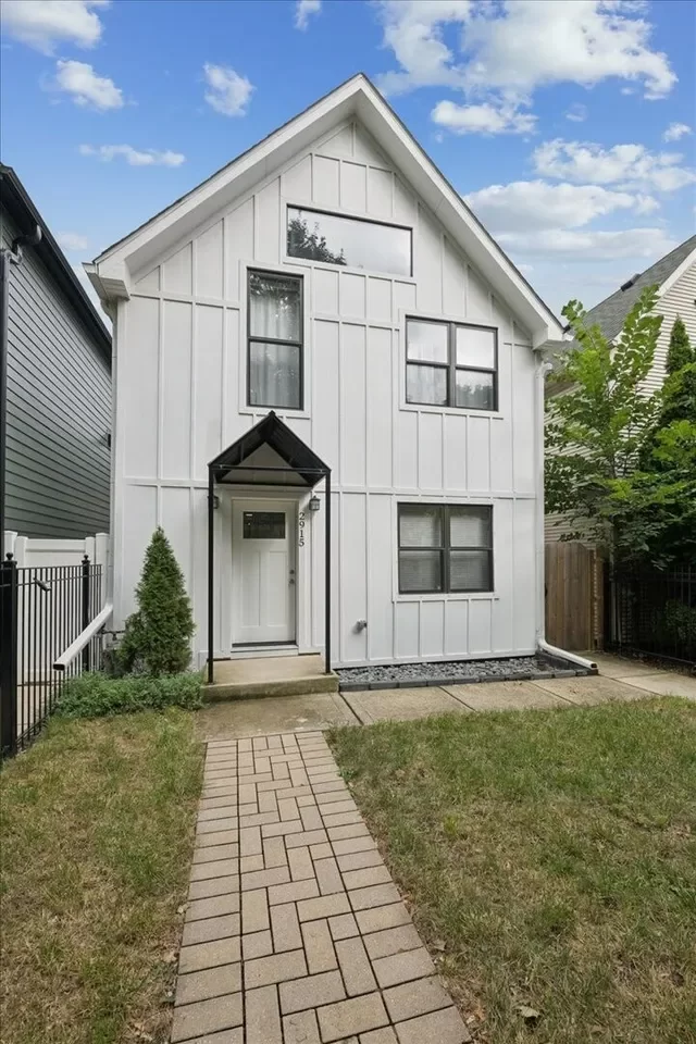 3BR House for Sale in Chicago, IL