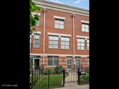 3BR Townhouse for Sale in Chicago, IL