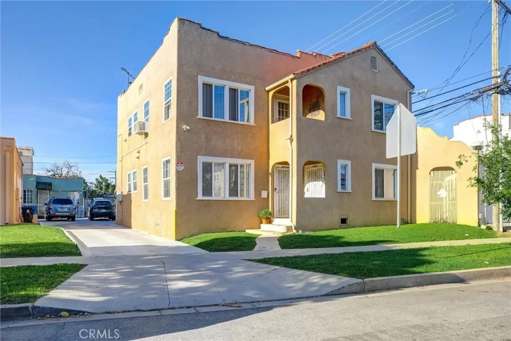 6BR Multi-Family for Sale in Los Angeles, CA