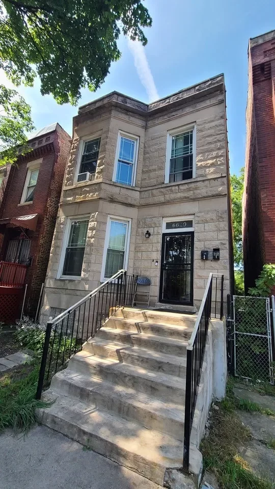 4BR Multi-Family for Sale in Chicago, IL