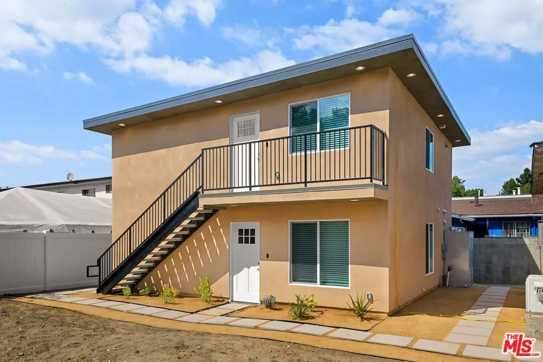 2BR Townhouse for Rent in Los Angeles, CA