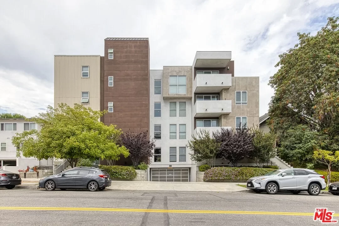 2BR Condo for Sale in Los Angeles, CA