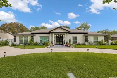4BR House for Sale in Castle Hills, TX