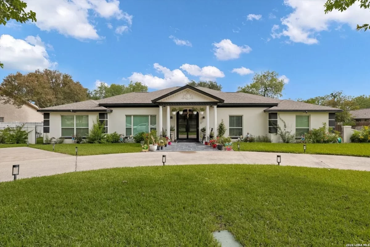 4BR House for Sale in Castle Hills, TX
