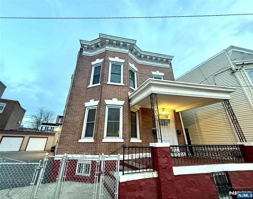 3BR Multi-Family for Rent in West New York, NJ