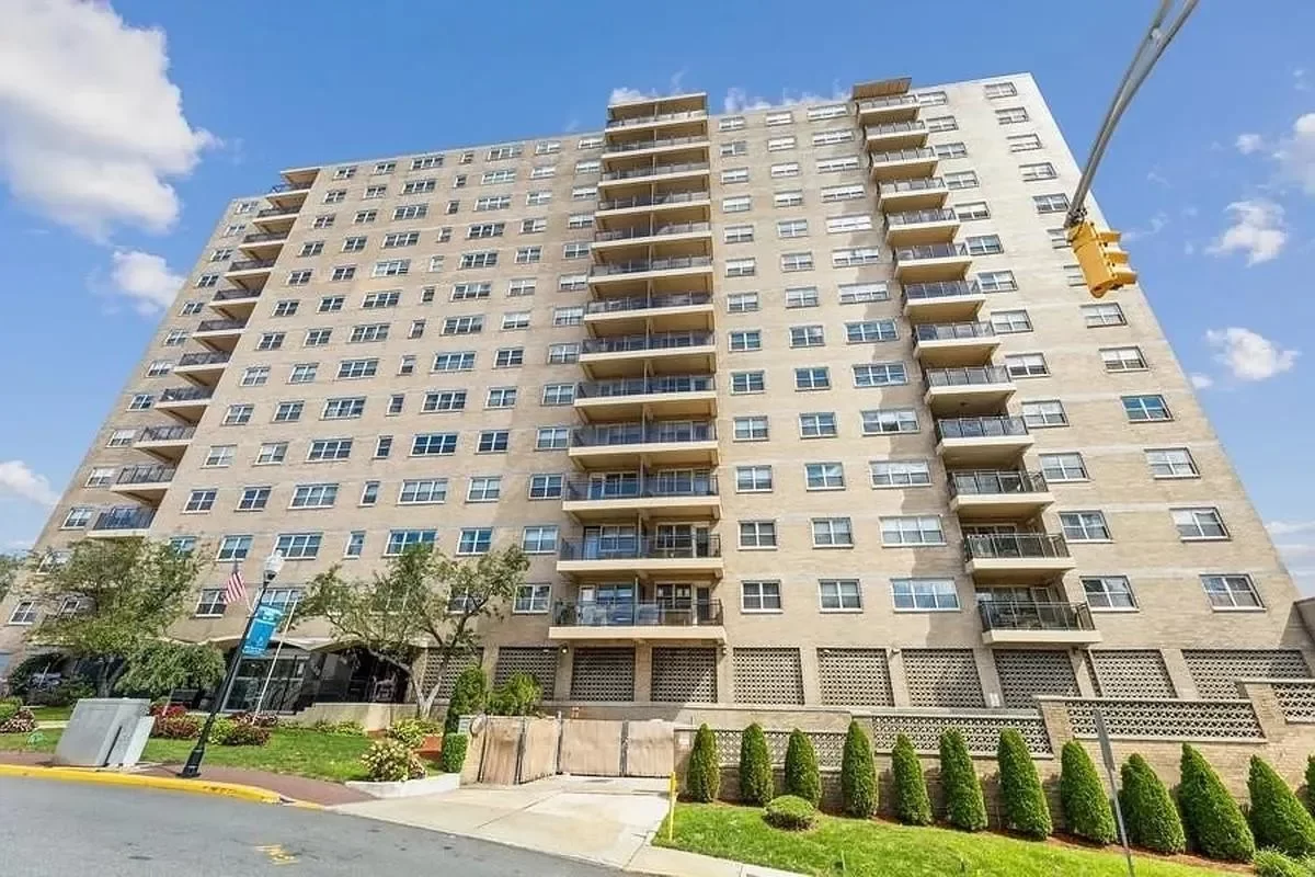 1BR Condo for Sale in Guttenberg, NJ