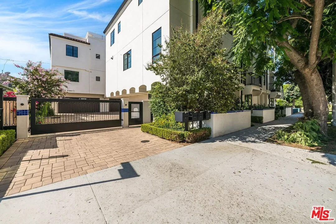 3BR House for Sale in Toluca Lake, CA