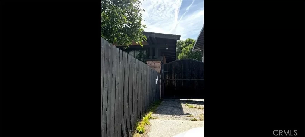 6BR Multi-Family for Sale in Los Angeles, CA