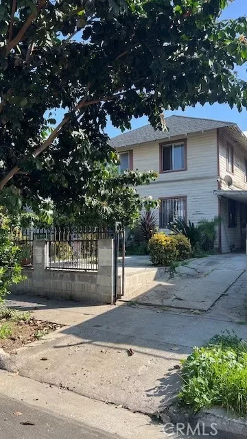 5BR Multi-Family for Sale in Los Angeles, CA
