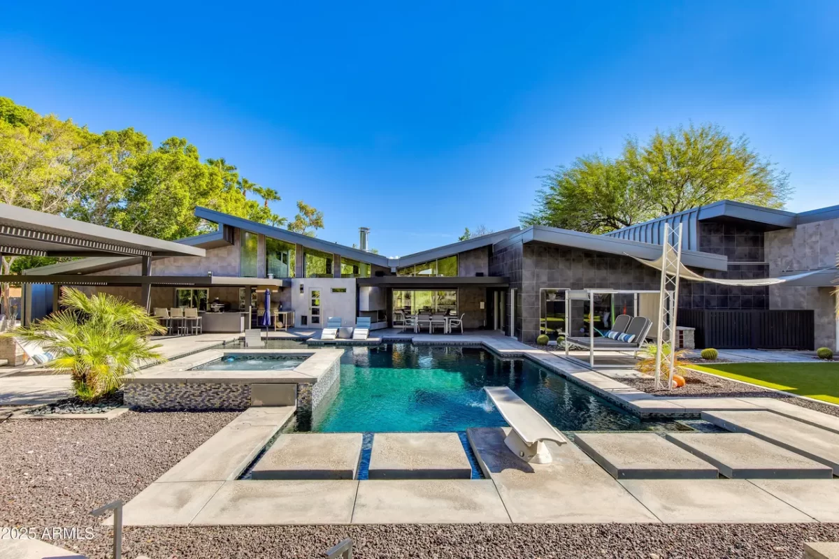 4BR House for Sale in Paradise Valley, AZ