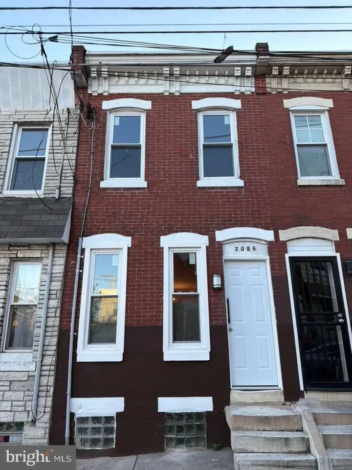 2BR Townhouse for Sale in Philadelphia, PA