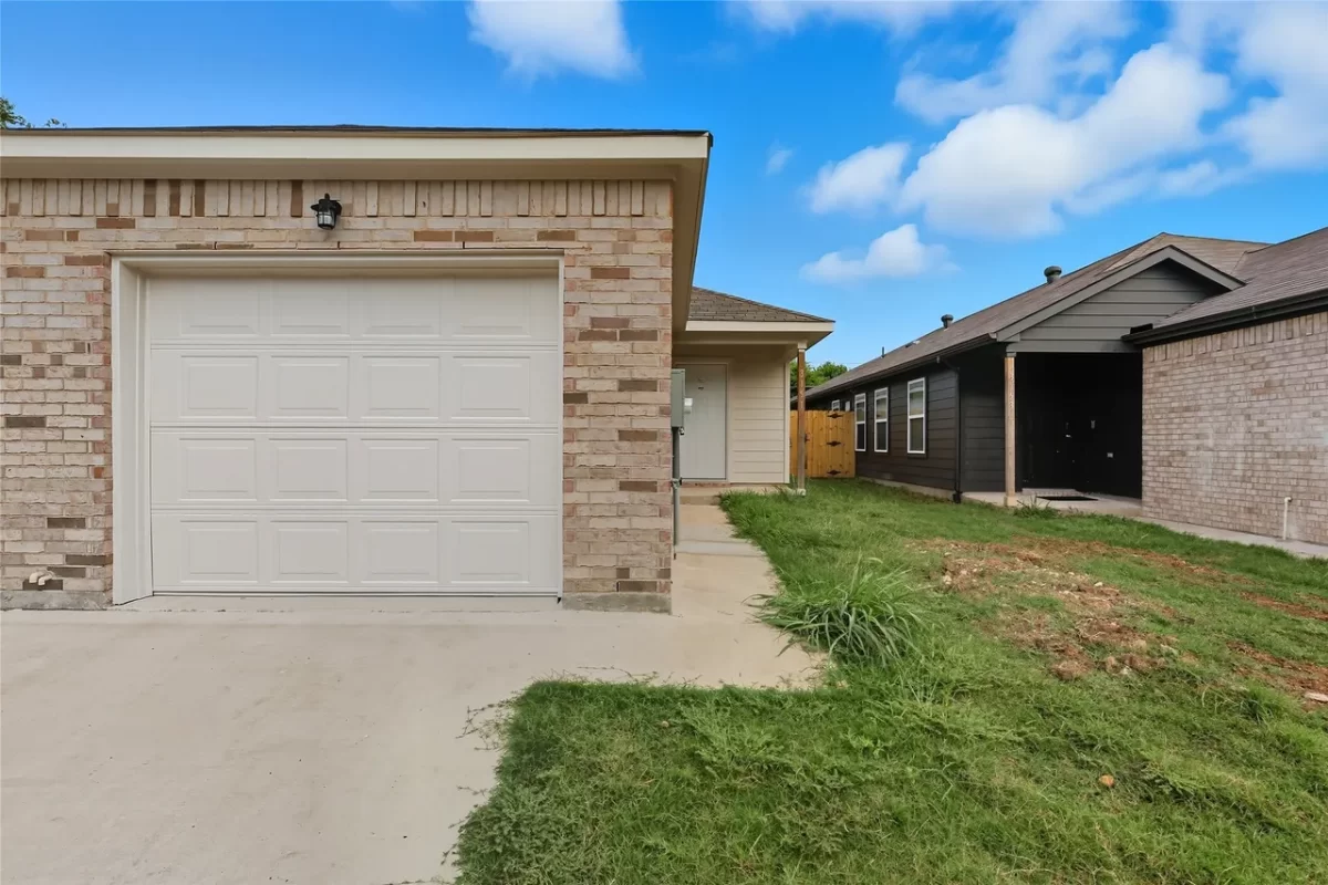 3BR Duplex for Rent in Dallas, TX