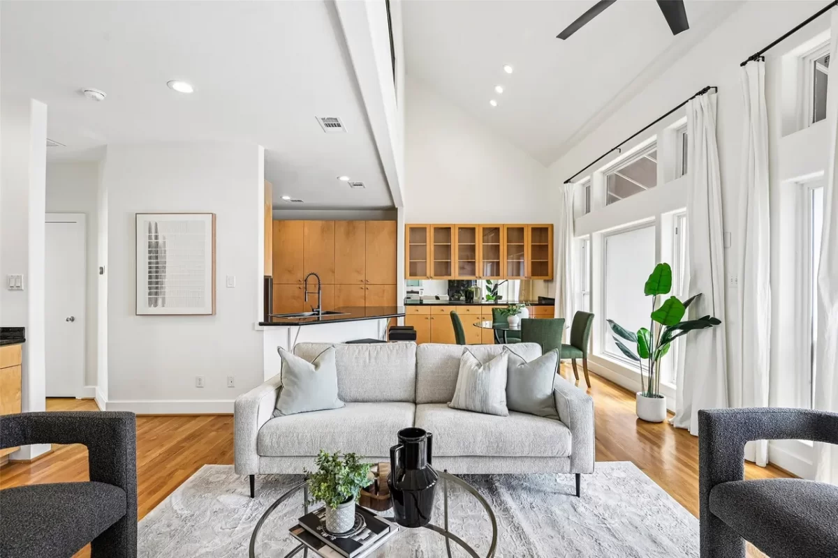 3BR Townhouse for Sale in Dallas, TX