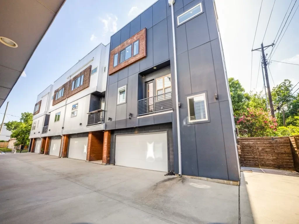 2BR Townhouse for Rent in Dallas, TX