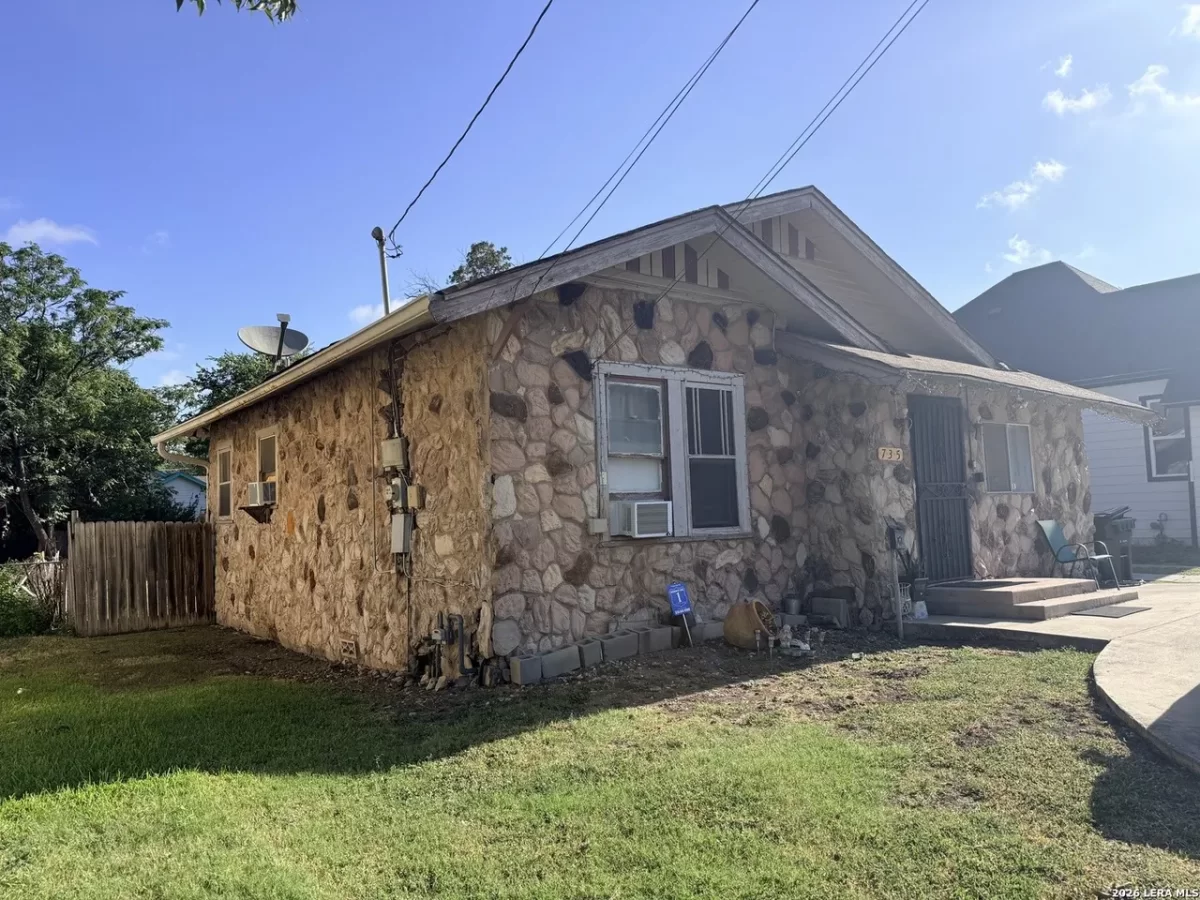 2BR House for Sale in San Antonio, TX