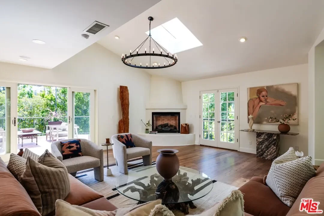 4BR House for Sale in Los Angeles, CA