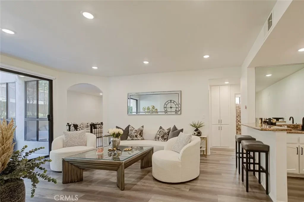 2BR Condo for Sale in Glendale, CA