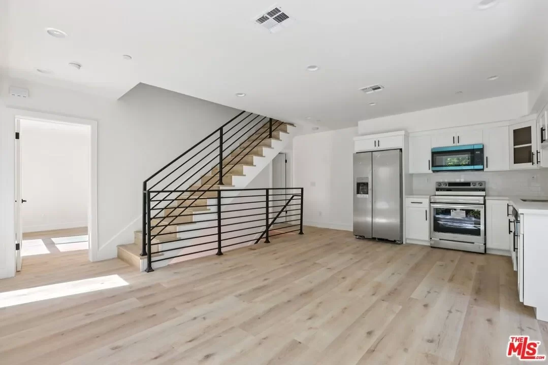 5BR Townhouse for Rent in Los Angeles, CA