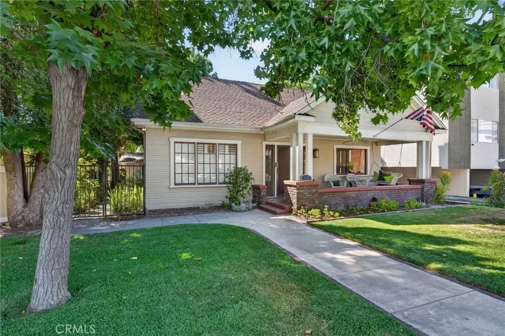 4BR Multi-Family for Sale in Glendale, CA
