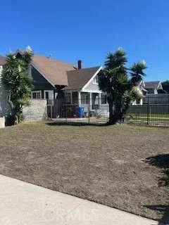 5BR Multi-Family for Sale in Los Angeles, CA