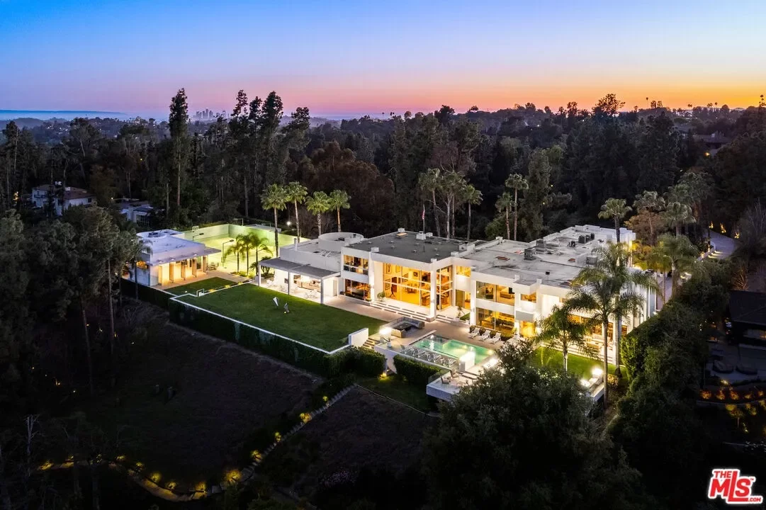 8BR House for Sale in Pasadena, CA