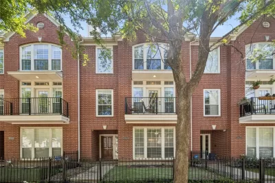 3BR Townhouse for Rent in Dallas, TX