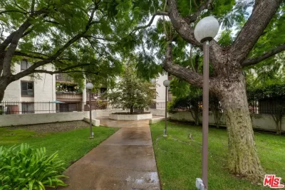 2BR Condo for Sale in Los Angeles, CA