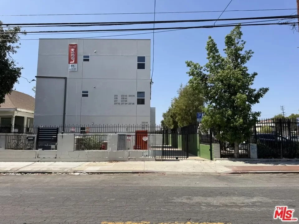 2BR Condo for Rent in Los Angeles, CA