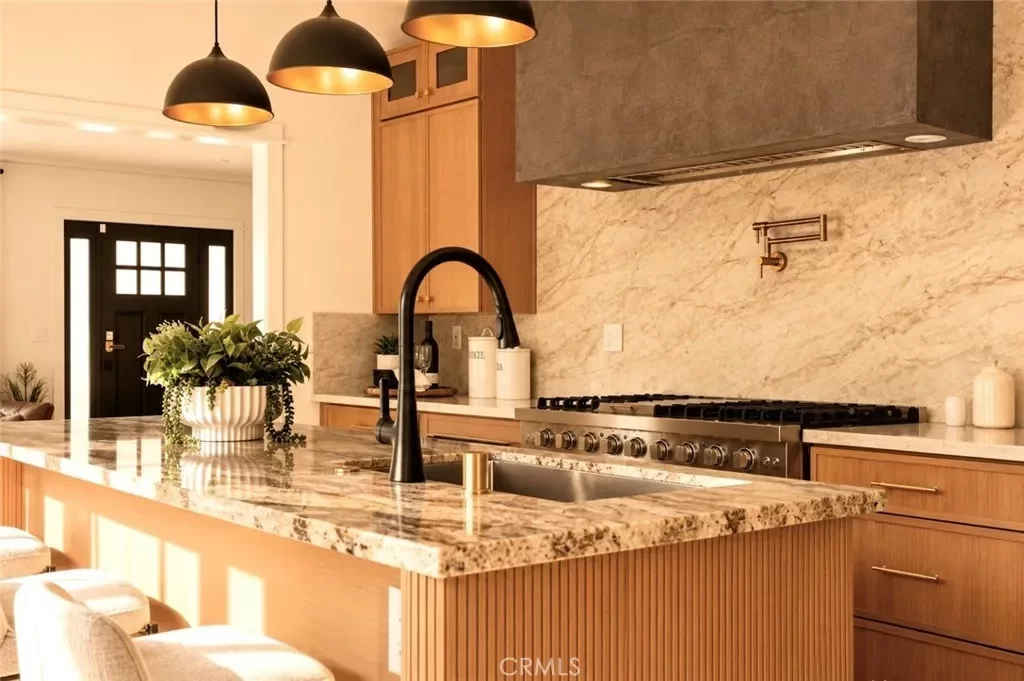 3BR House for Sale in Los Angeles, CA