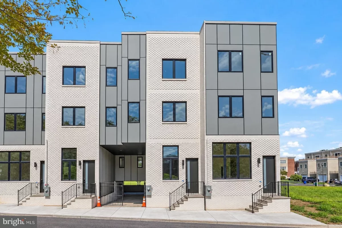 3BR Townhouse for Sale in Philadelphia, PA