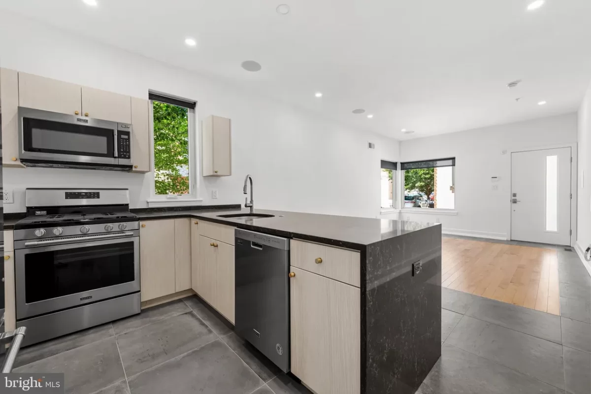 3BR Townhouse for Sale in Philadelphia, PA