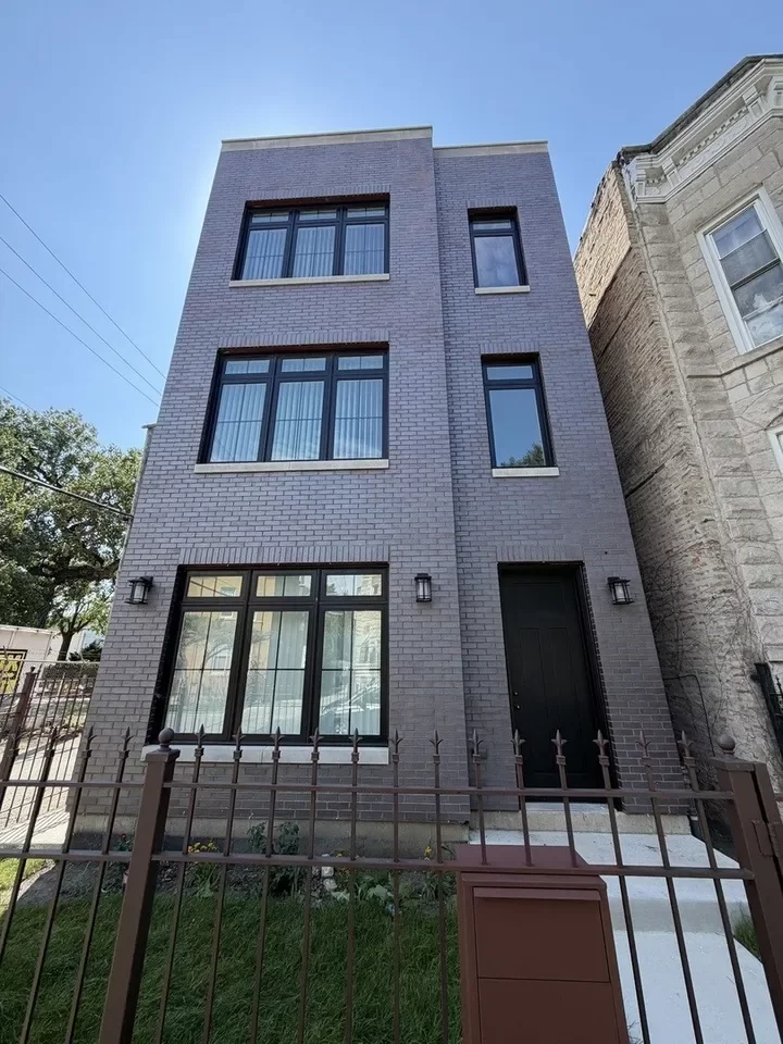 9BR Multi-Family for Sale in Chicago, IL