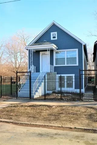 3BR House for Sale in Chicago, IL