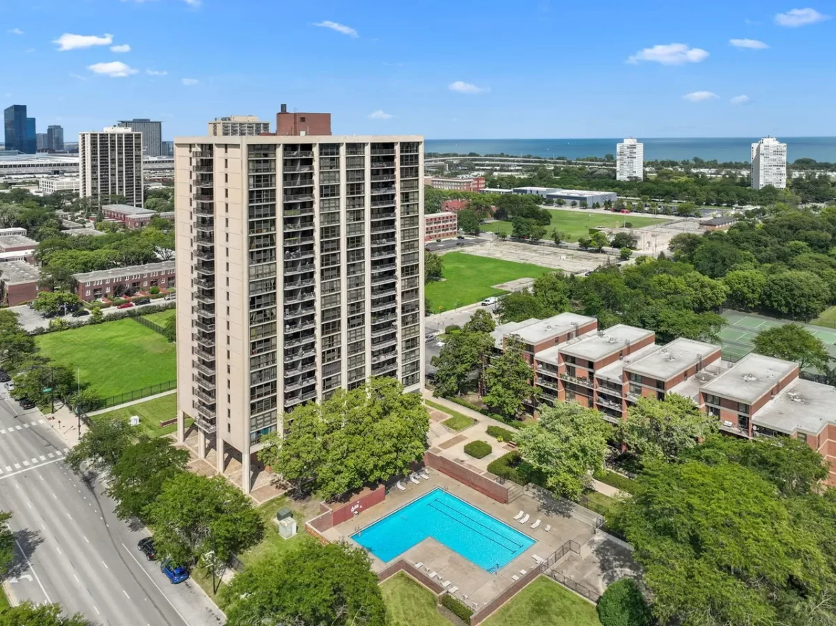 2BR Condo for Sale in Chicago, IL