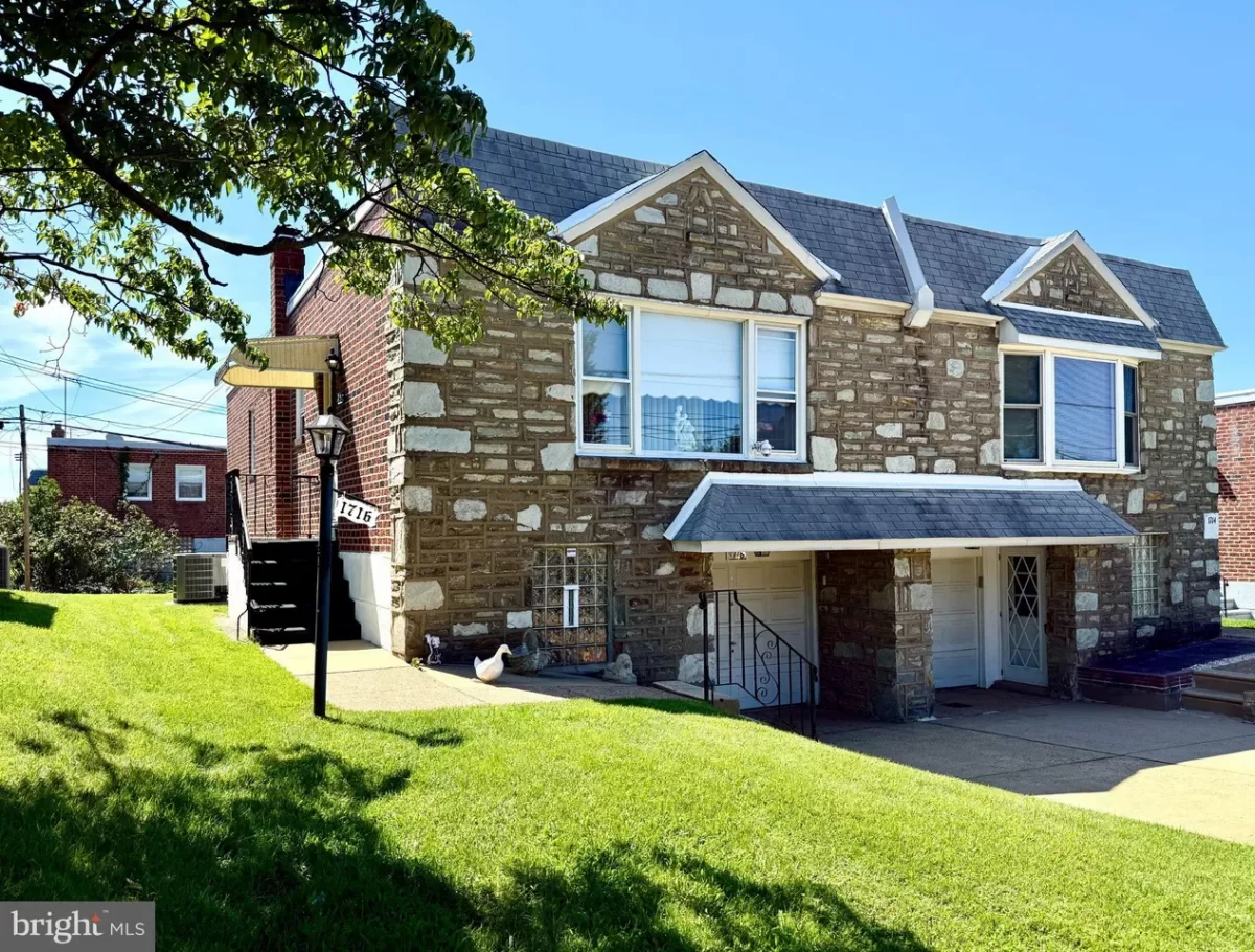 2BR Townhouse for Sale in Philadelphia, PA