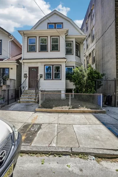 8BR Multi-Family for Sale in Jersey City, NJ