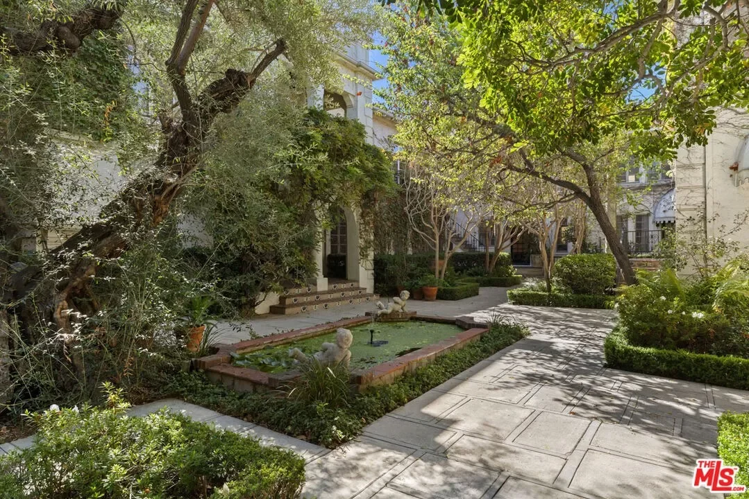 2BR Condo for Sale in Los Angeles, CA